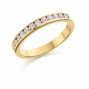 image of a gold diamond ring